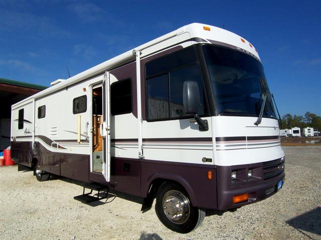 Used 2002 Winnebago Adventurer 37G Class A - Gas For Sale